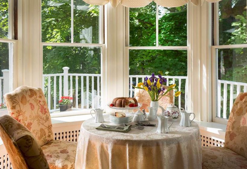 Hotel Hawthorn Inn  | Camden | Maine | United States 10