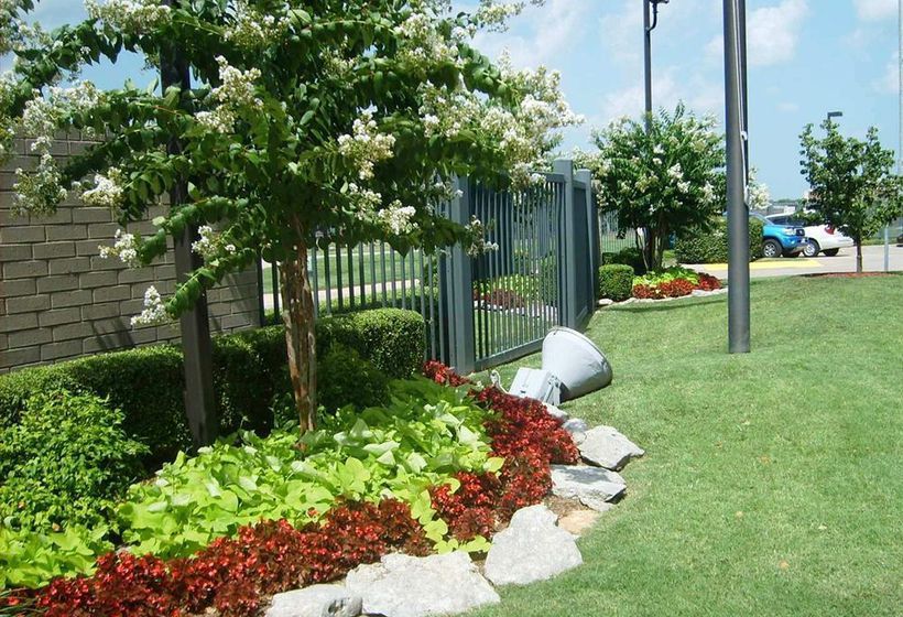 Hotel Crestwood Suites of Tulsa 