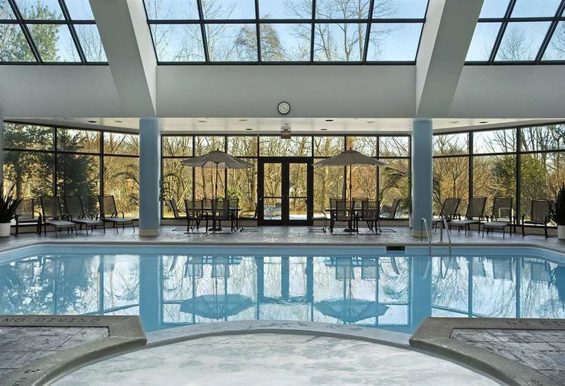 Hilton East Brunswick Hotel & Executive Meeting Center 