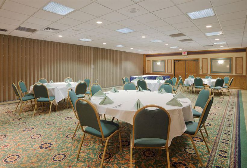 Hotel Holiday Inn Express Perrysburg (I-75)  | Perrysburg | Ohio | United States 13