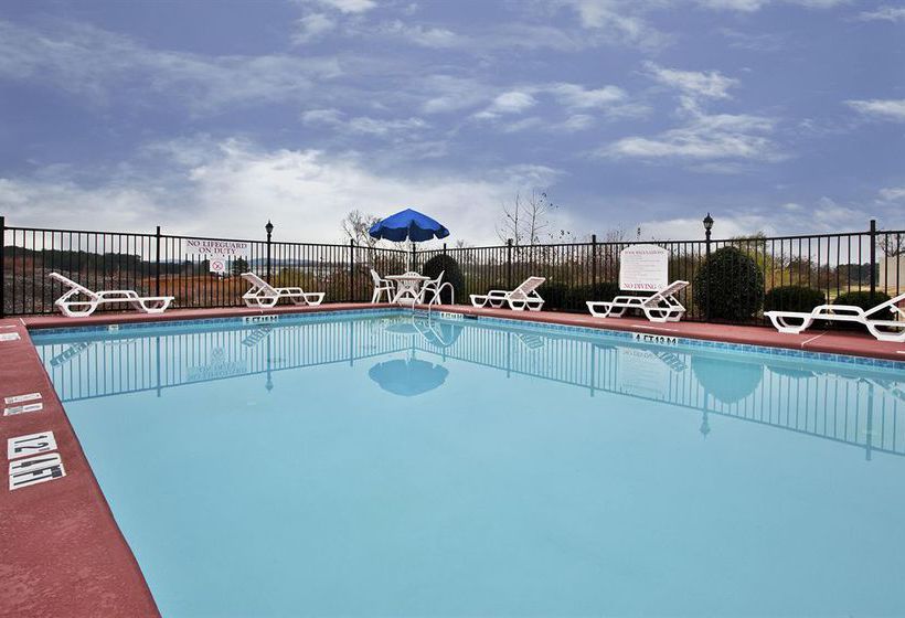 Hotel Holiday Inn Express Calhoun  | Calhoun | Georgia | United States 11