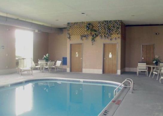 Hotel Broadbent Inn & Suites