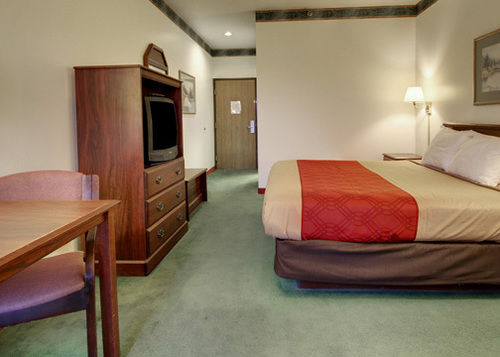 Hotel Broadbent Inn & Suites  | Cadiz | Kentucky | United States 8