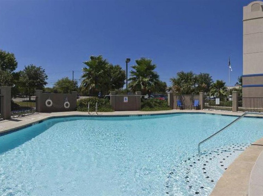 Hotel Holiday Inn Express Arlington (Six Flags Area)  | Arlington | Texas | United States 14