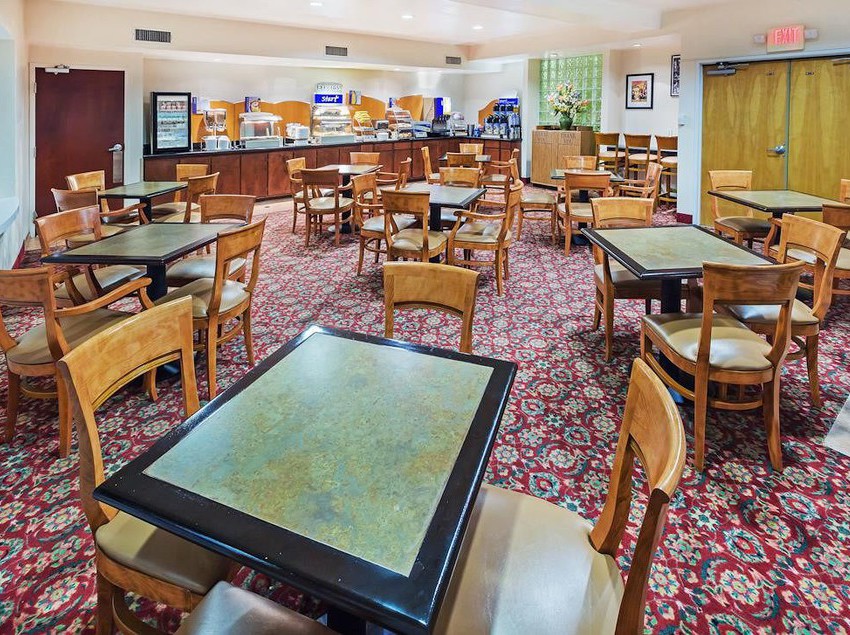 Hotel Holiday Inn Express Arlington (Six Flags Area)  | Arlington | Texas | United States 8