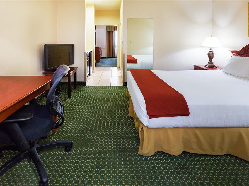 Hotel Holiday Inn Express Arlington (Six Flags Area)  | Arlington | Texas | United States 9