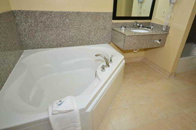 Hotel Best Western Plus Kansas City Airport-KCI East  | Kansas City | Missouri | United States 17