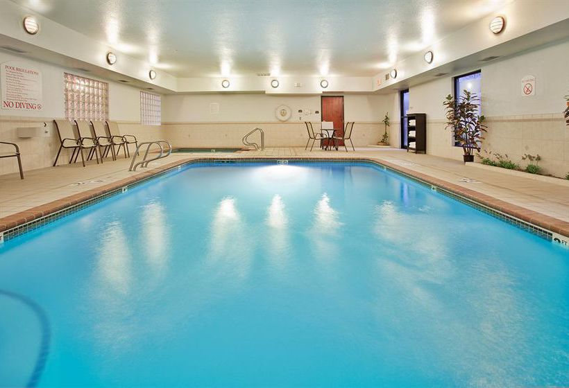 Holiday Inn Express Hotel & Suites Lansing - Leavenworth 
