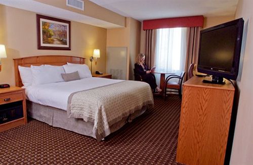 Hotel Ramada Tropics Resort Conference Center Des Moines 