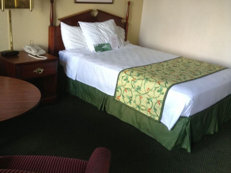 Hotel Innkeeper Motor Lodge  | Danville | Virginia | United States 13
