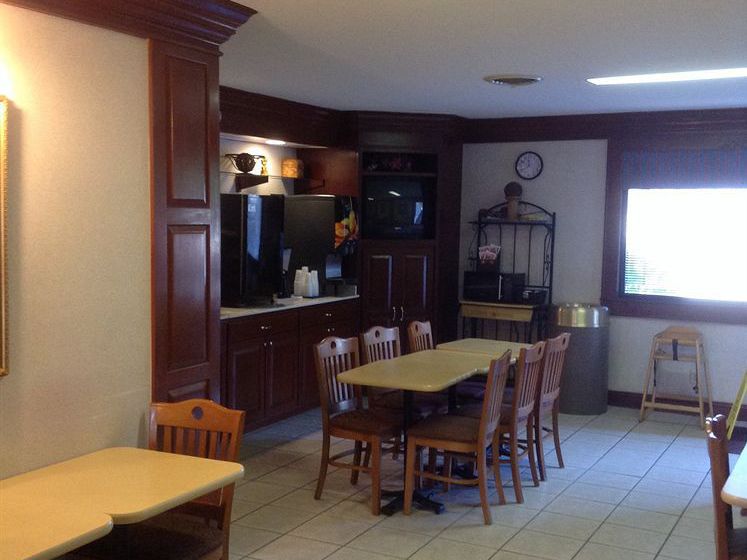 Hotel Innkeeper Motor Lodge  | Danville | Virginia | United States 8
