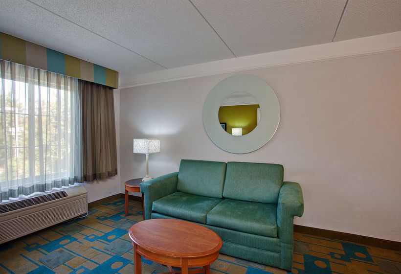Hotel La Quinta Inn & Suites Greensboro  | Greensboro | North Carolina | United States 19