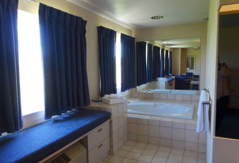 Hotel Sunset Inn & Suites  | Maryville | Missouri | United States 17