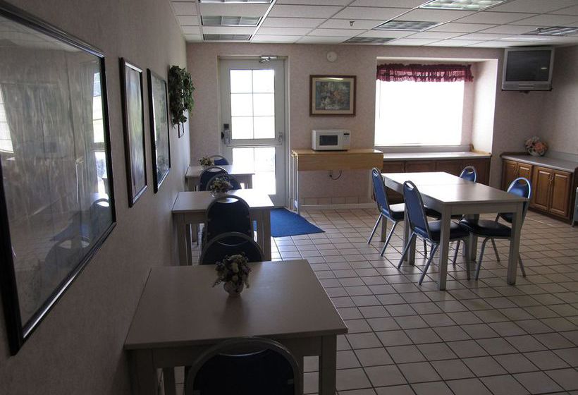 Hotel Sunset Inn & Suites  | Maryville | Missouri | United States 3