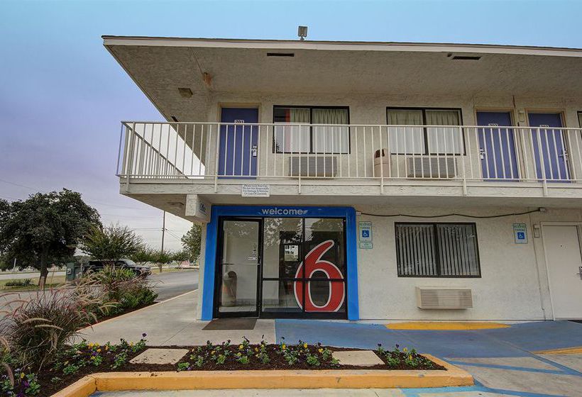 Motel 6