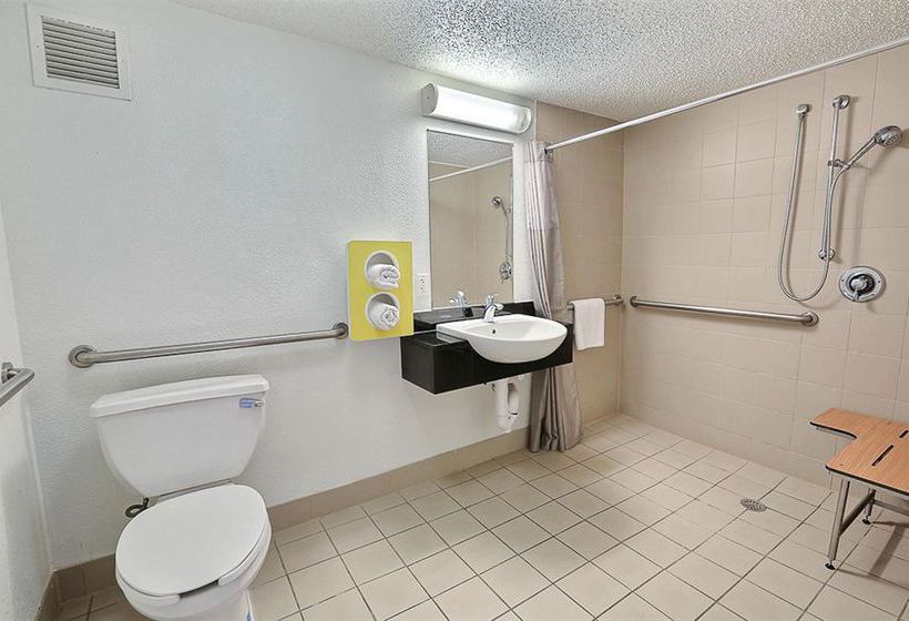 Motel 6 Dallas - Addison 1125 