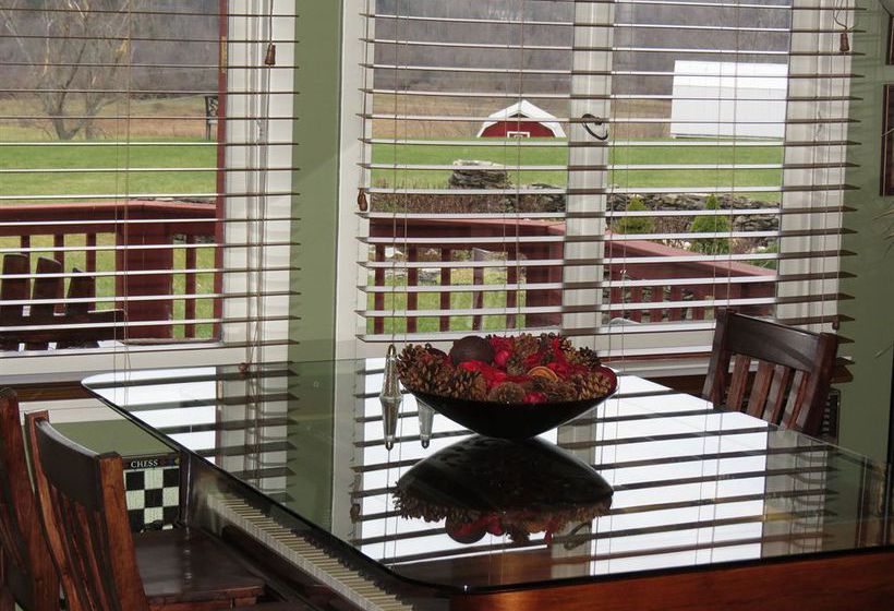 Hotel North Shire Lodge & Mountain View Pub  | Manchester | Vermont | United States 3