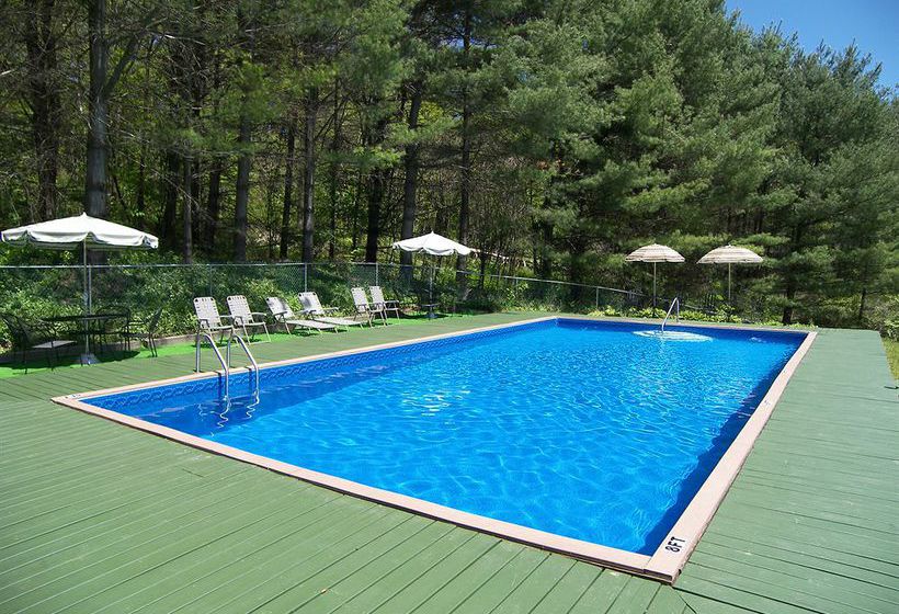 Hotel North Shire Lodge & Mountain View Pub  | Manchester | Vermont | United States 5