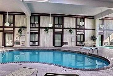 Hotel Crookston Inn & Suites 