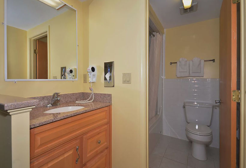 Hotel Rodeway Inn Orleans  | Orleans | Massachusetts | United States 4