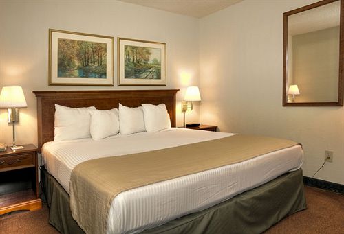 Magnuson Hotel on The Lake Clarksville   | Clarksville | Virginia | United States 3