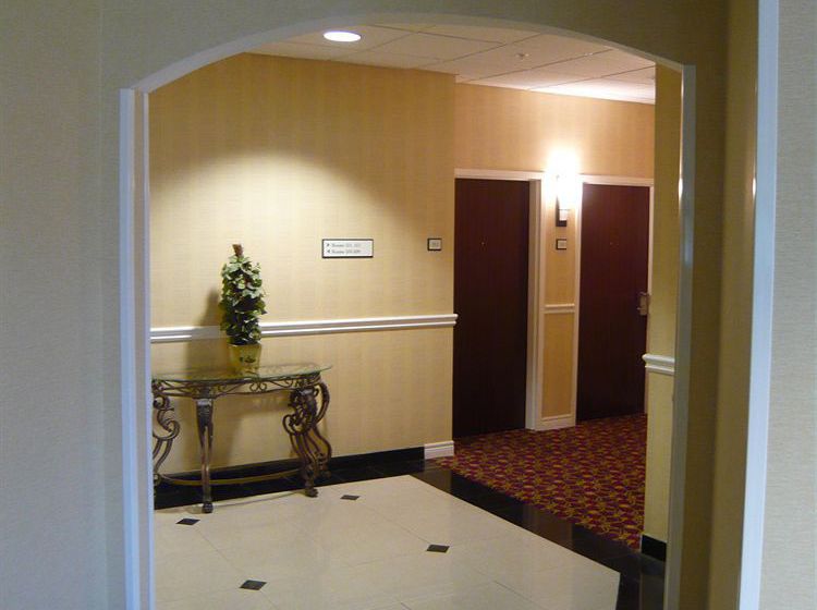 Radisson Hotel & Suites Cleveland Eastlake  | Eastlake | Ohio | United States 4