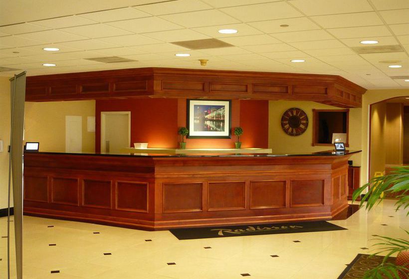 Radisson Hotel & Suites Cleveland Eastlake  | Eastlake | Ohio | United States 5