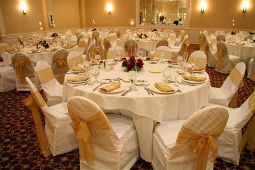 Radisson Hotel & Suites Cleveland Eastlake  | Eastlake | Ohio | United States 6