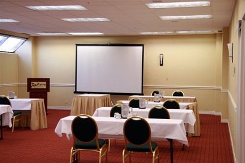 Radisson Hotel & Suites Cleveland Eastlake  | Eastlake | Ohio | United States 7