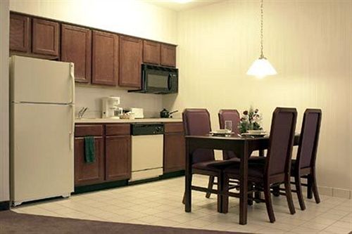 Radisson Hotel & Suites Cleveland Eastlake  | Eastlake | Ohio | United States 8