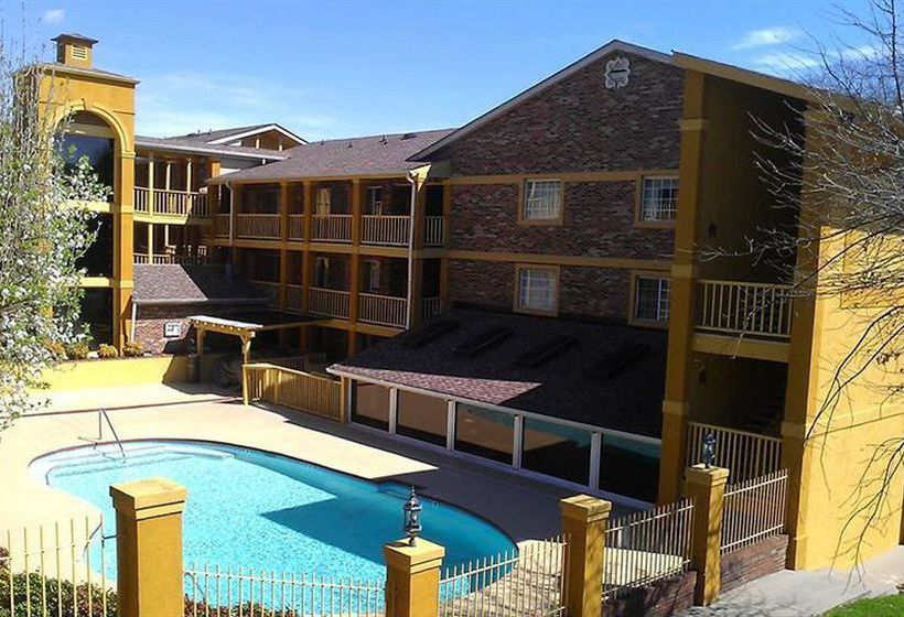 Hotel Ramada Inn & Suites Airport North Near Opryland Nashville