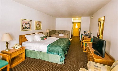 Hotel Ramada Hancock Waterfront 