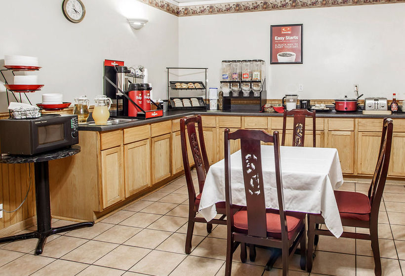 Hotel Econo Lodge Inn & Suites  Newton