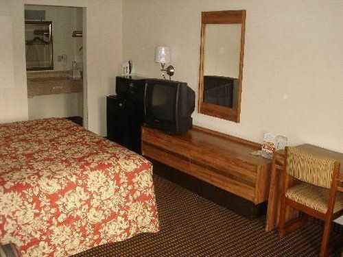 Hotel Vista Inn & Suites Hermitage Tennessee
