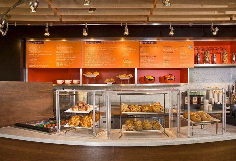 Hotel Courtyard Shelton 