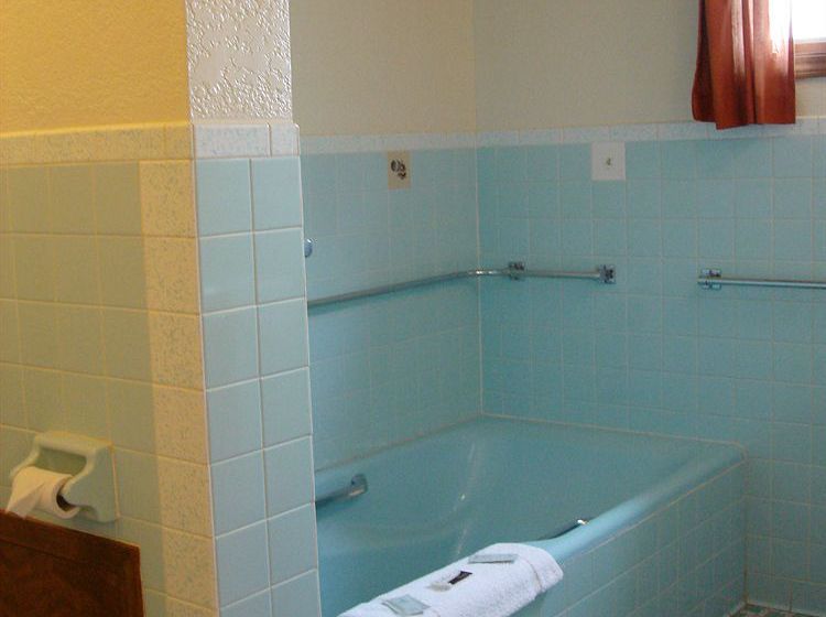 Motel Nevada Inn   | Nevada | Missouri | United States 20