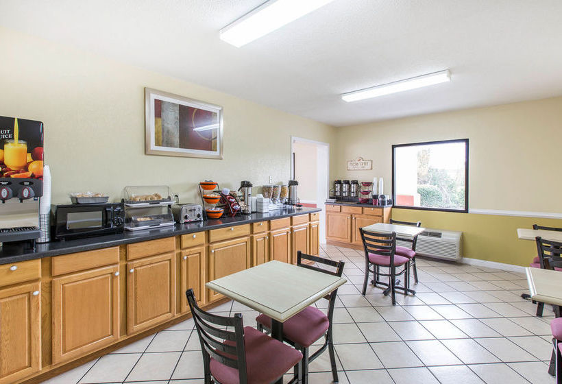 Hotel Econo Lodge Tifton  | Tifton | Georgia | United States 5