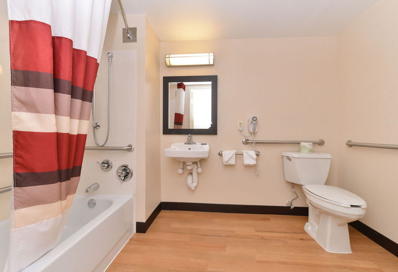 Hotel Red Roof Inn Boston Woburn  | Woburn | Massachusetts | United States 19