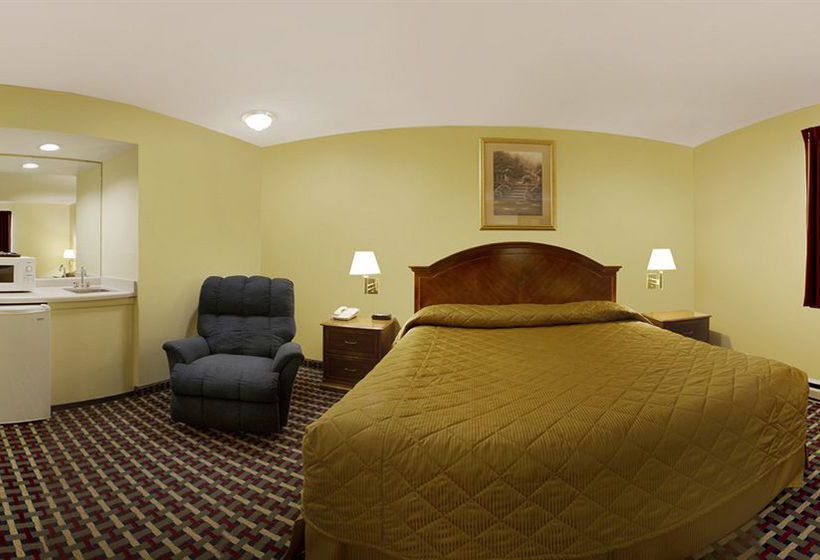 Hotel Super 8 Waukesha  | Waukesha | Wisconsin | United States 1