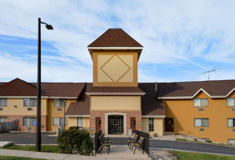 Hotel Super 8 Waukesha  | Waukesha | Wisconsin | United States 10
