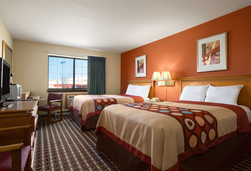 Hotel Super 8 Waukesha  | Waukesha | Wisconsin | United States 11