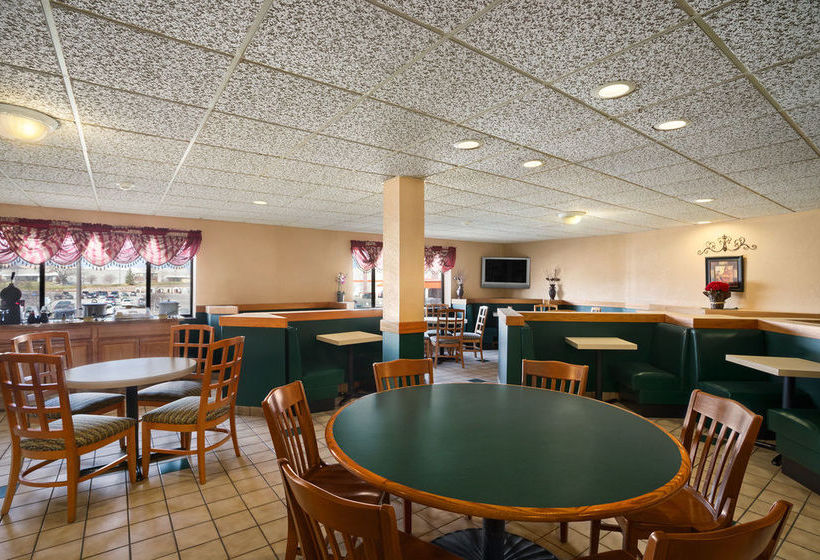 Hotel Super 8 Waukesha  | Waukesha | Wisconsin | United States 15