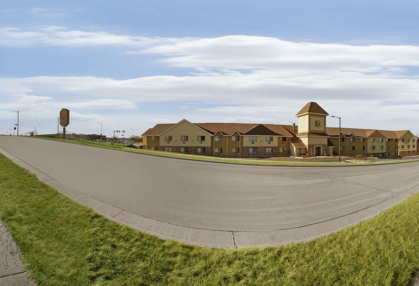 Hotel Super 8 Waukesha  | Waukesha | Wisconsin | United States 4