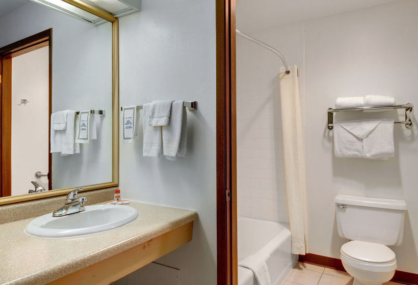 Hotel Super 8 Waukesha  | Waukesha | Wisconsin | United States 9