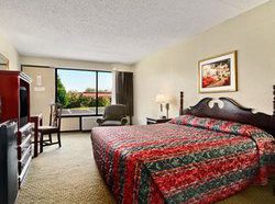 Hotel Econo Lodge Inn & Suites Conference Center 