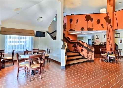 Hotel Sleep Inn  | Bridgeport | West Virginia | United States 5