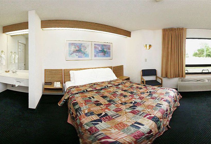 Hotel Rodeway Inn Airport  | Flint | Michigan | United States 2