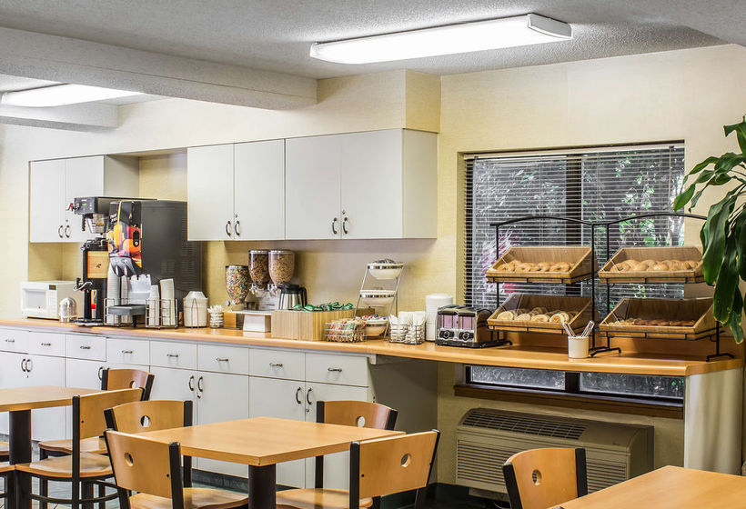 Hotel Econo Lodge Inn & Suites Raleigh  | Raleigh | North Carolina | United States 6