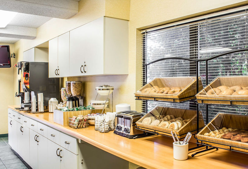 Hotel Econo Lodge Inn & Suites Raleigh  | Raleigh | North Carolina | United States 7