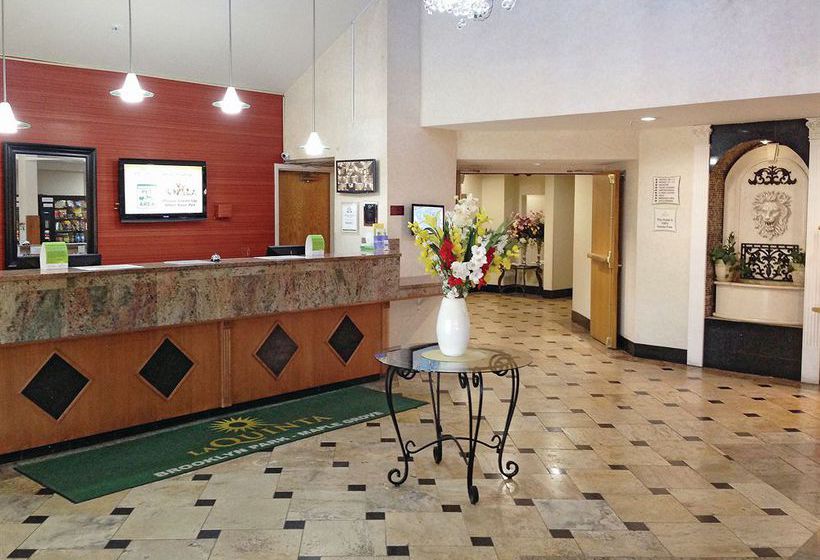 Hotel La Quinta Inn & Suites Brooklyn Park  | Brooklyn Park | Minnesota | United States 3